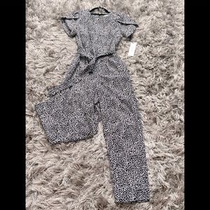 Comfortable jumpsuit. Perfect with black heels for a night out.